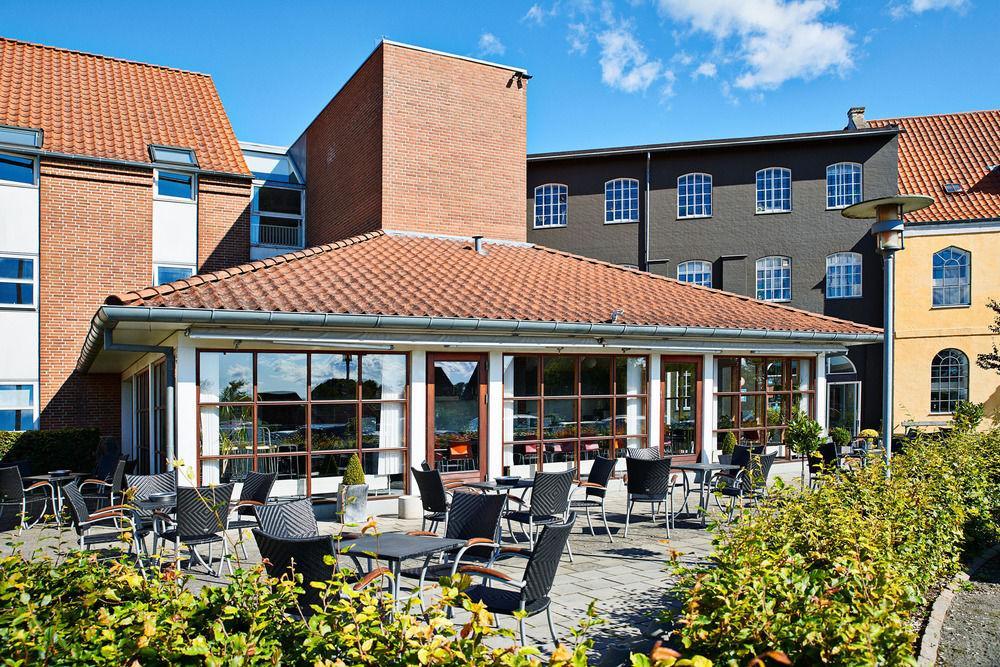 Stoberiet Hostel Svendborg Exterior photo The University of Copenhagen's main library