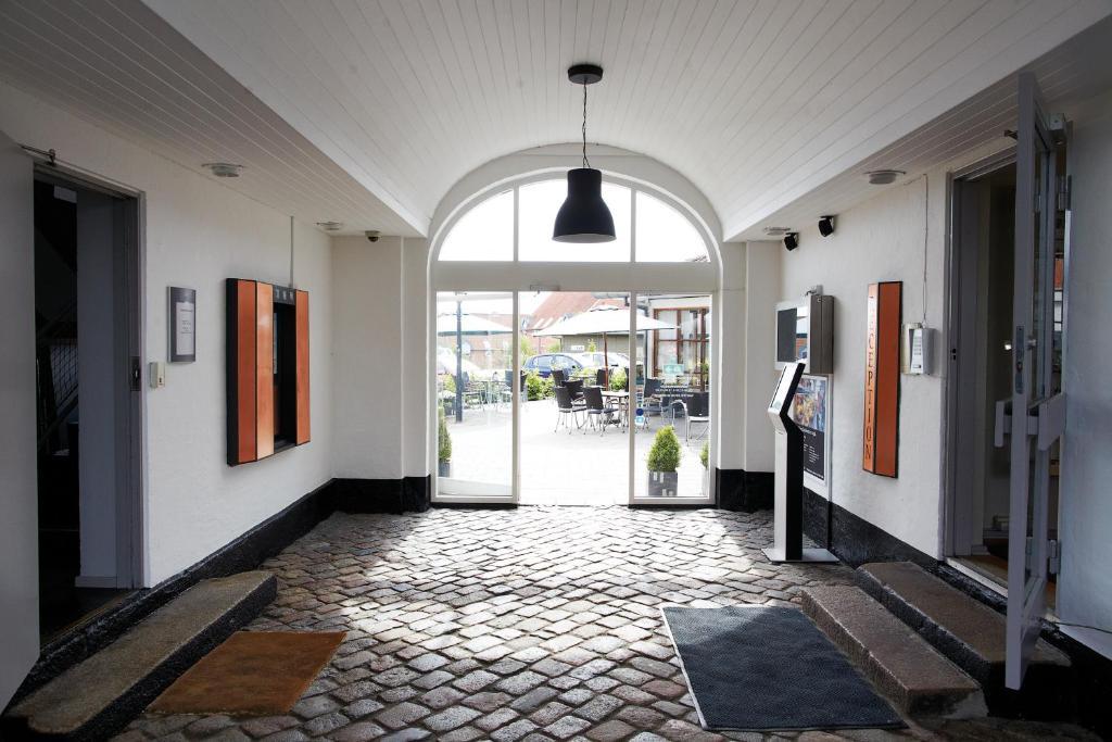 Stoberiet Hostel Svendborg Exterior photo Entrance to the hotel